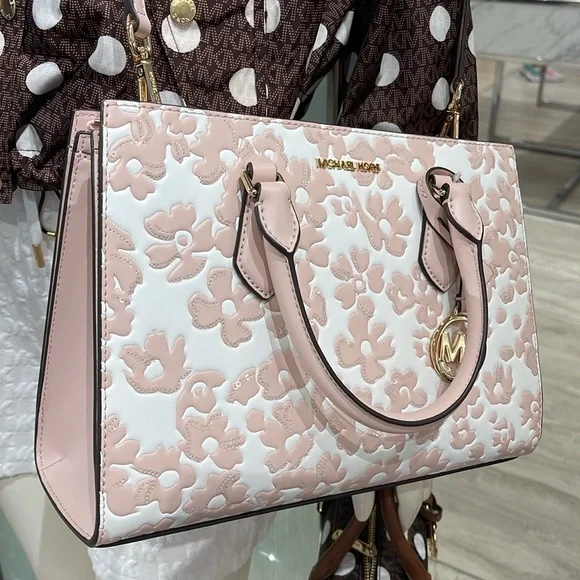 Michael Kors Sheila Medium Sequined Floral CZ Satchel
Powder Blush
NWT - Picture 13 of 16